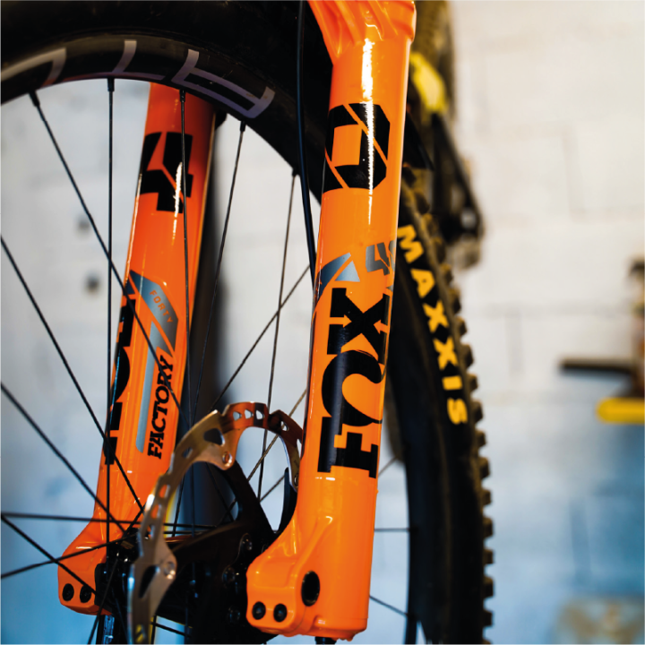 Pose kit de protecion vélo | Installation professionnelle en atelier